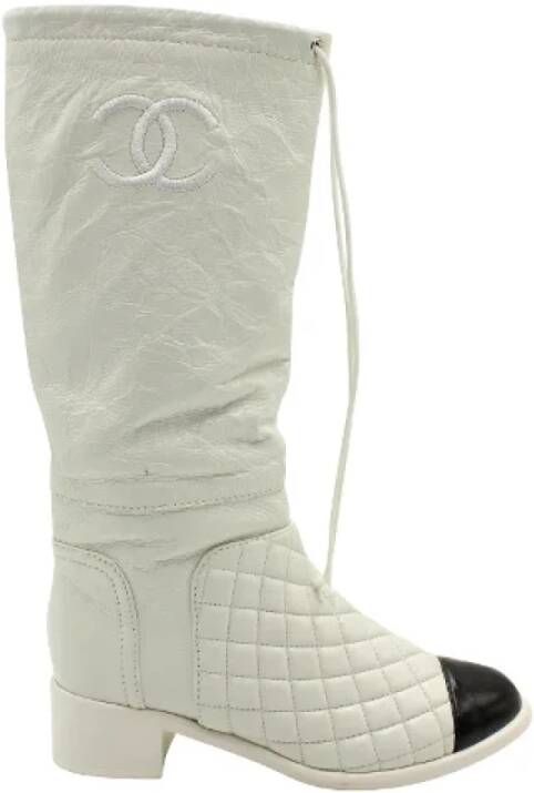 Chanel Vintage Tweedehands witte leren laarzen met CC-logo borduursel White Dames