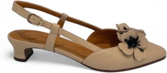 Chie Mihara Beige Lage Sandalen met 3D Bloem