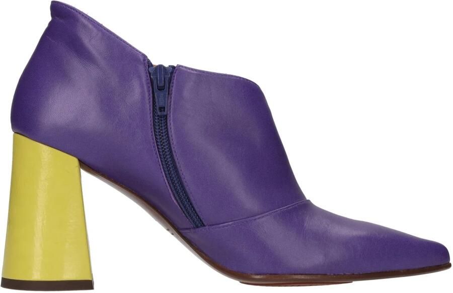Chie Mihara Met Hak Leren Pumps