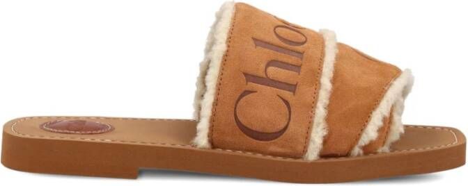 Chloé Bruine Shearling Trim Suède Sandalen