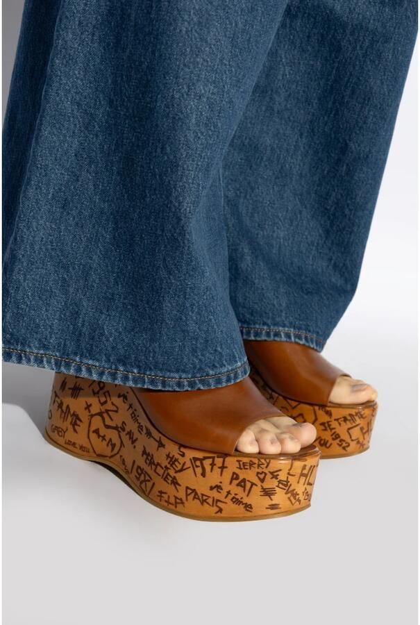 Chloé Bruine Sleehak Sneakers met Gegraveerde Decoraties - Foto 4