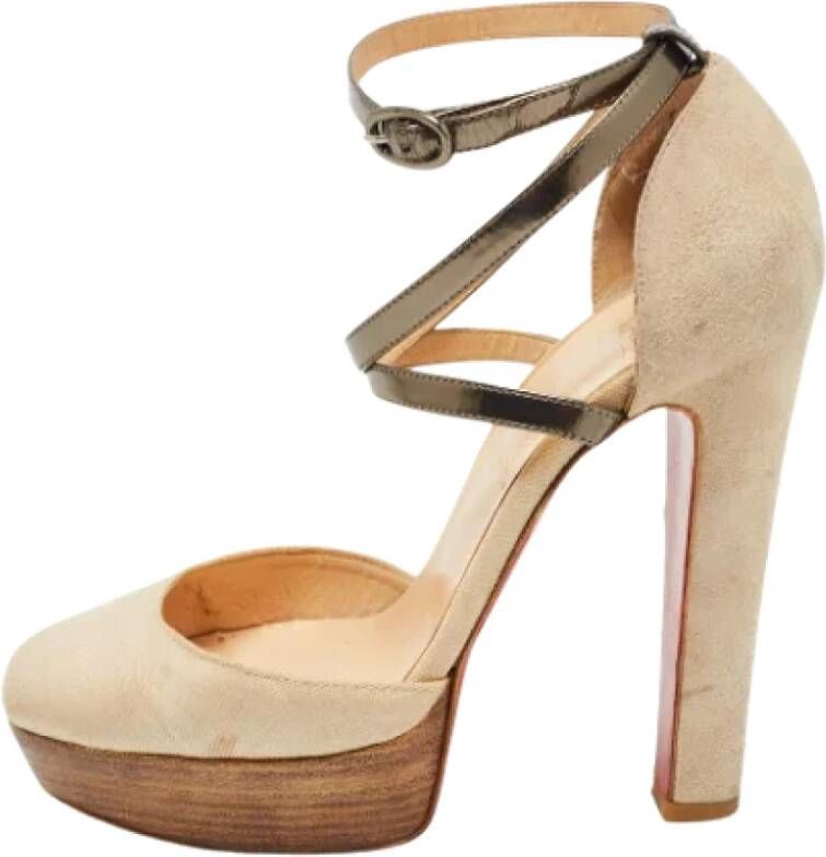 Christian Louboutin Pre-owned Canvas heels Beige Dames