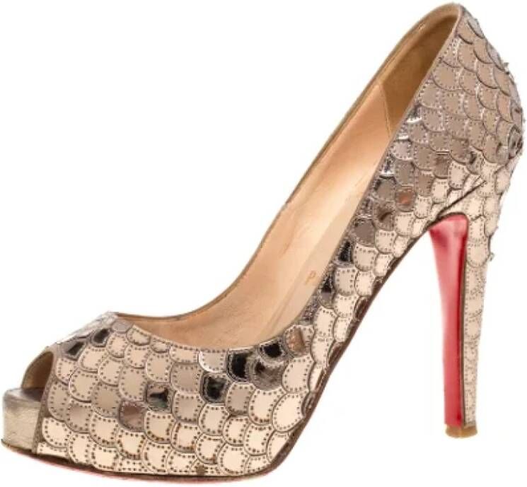Christian Louboutin Pre-owned Fabric heels Beige Dames