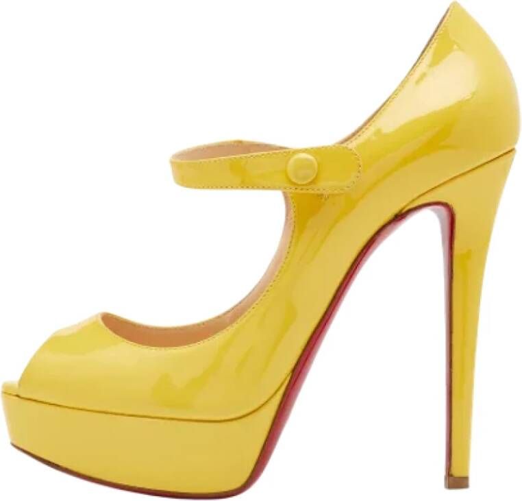 Christian Louboutin Pre-owned Leather heels Yellow Dames