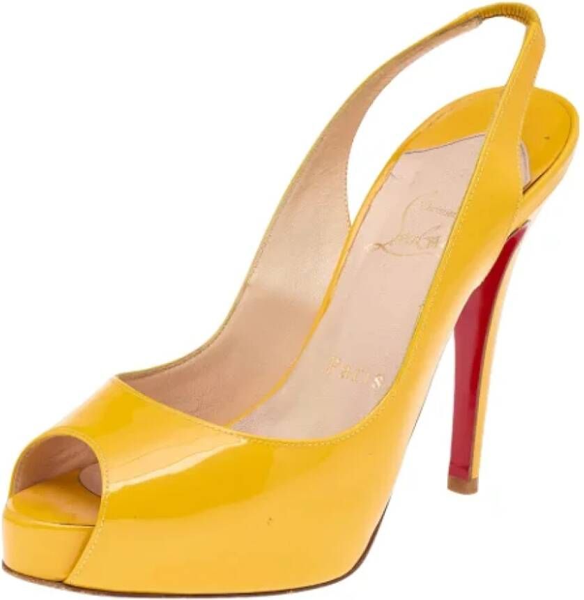 Christian Louboutin Pre-owned Leather sandals Yellow Dames