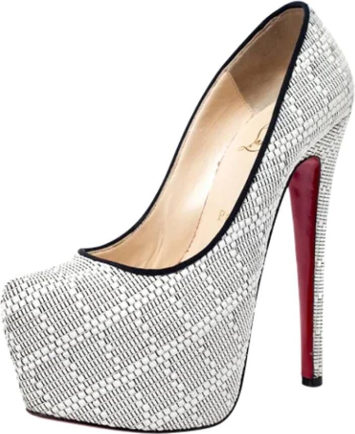 Christian Louboutin Pre-owned Raffia heels White Dames