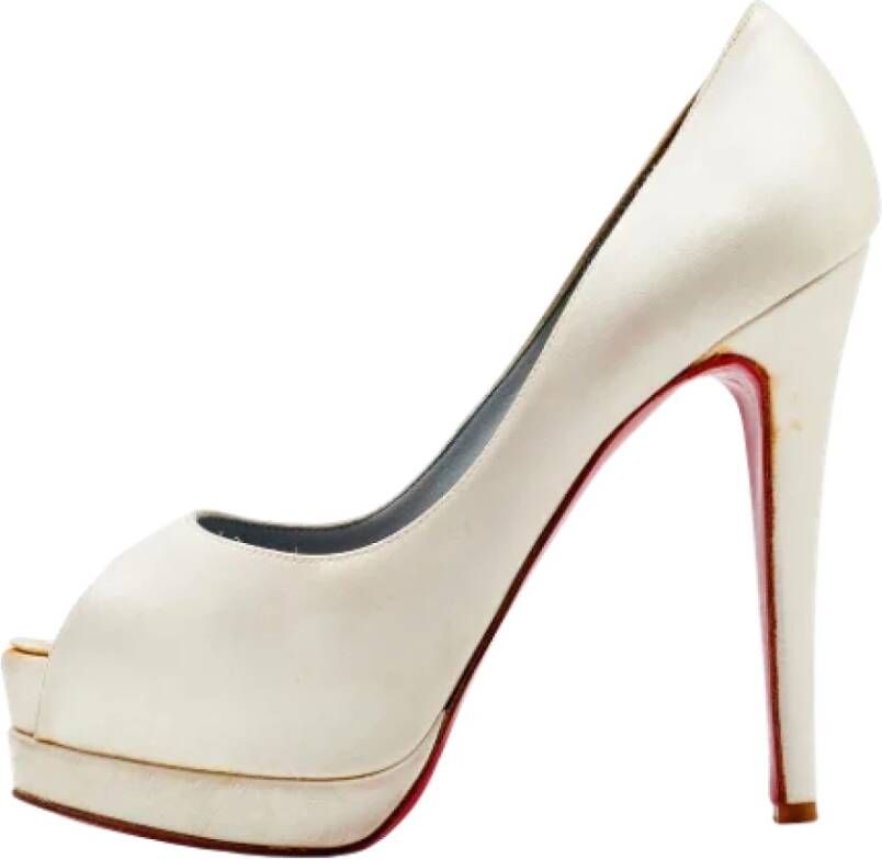 Christian Louboutin Pre-owned Satin heels White Dames