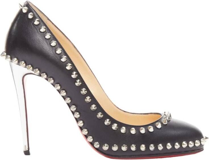 Christian Louboutin Pre-owned Tweedehands elegante pumps met puntige neus en studs detail en hoge hak