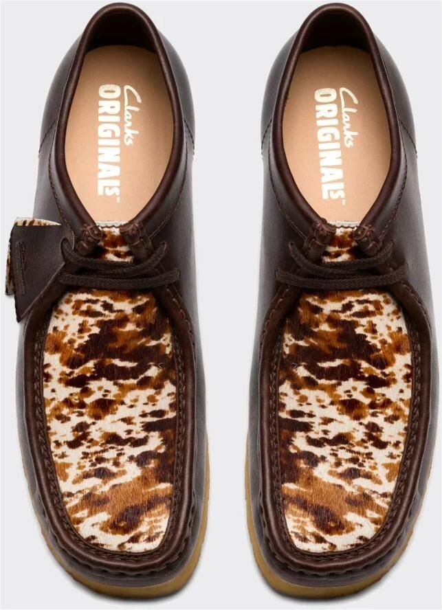 Clarks Bruin Interesse Wallabee Haar Op Sneakers