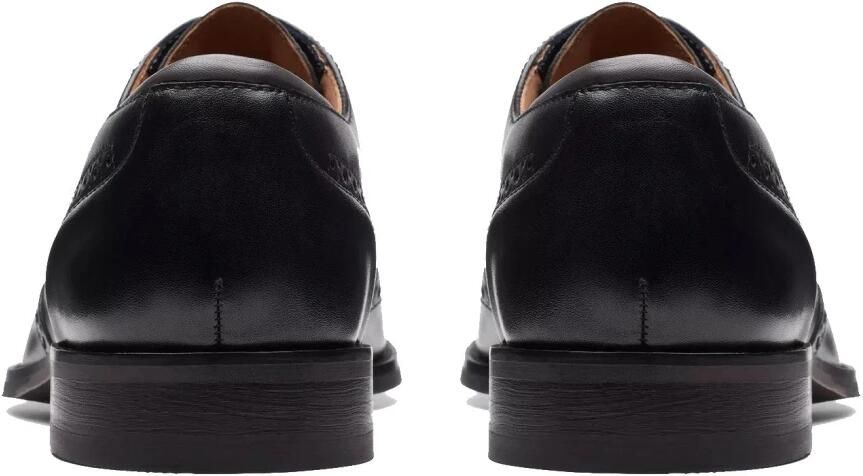 Clarks Zwarte Leren Veterschoenen met Brogue Ontwerp