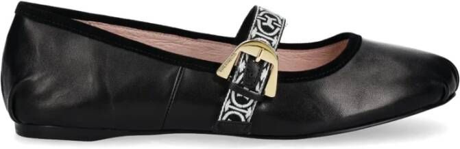 Coccinelle Zwarte platte schoenen met gespsluiting