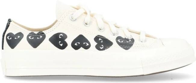 Comme des Garçons Play Beige Canvas Sneakers met Zwarte Hartjes