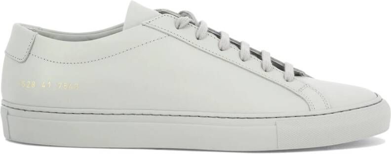 Common Projects Grijze Sneakers voor Stijlvolle Mannen