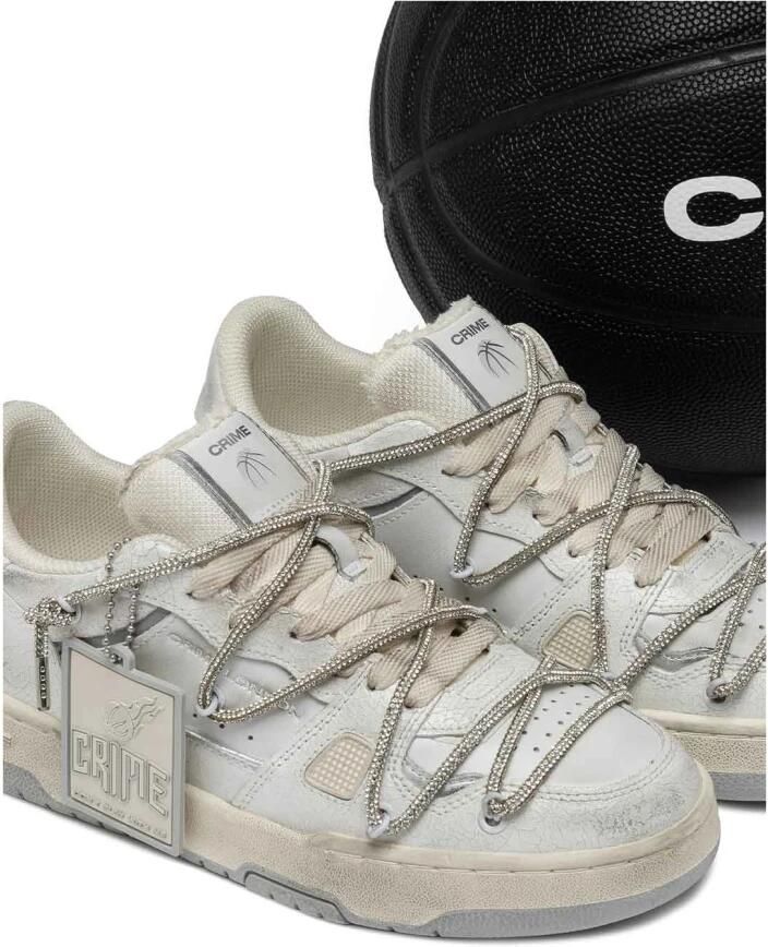 Crime London Witte geperforeerde leren sneakers met strass-veters