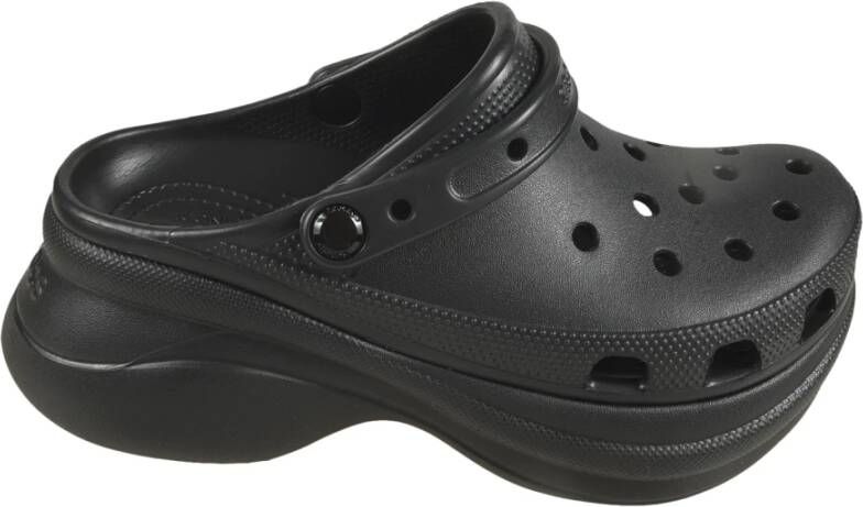 Crocs Zwarte sandalen voor zomerse outfits