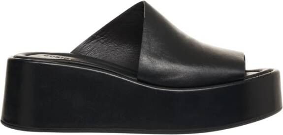 Curiosite Zwarte Leren Plateau Sandalen