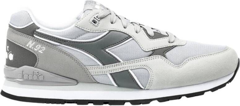Diadora Grijze Sneakers Model N.92 Stijl