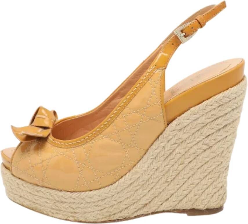 Dior Vintage Pre-owned Leather sandals Beige Dames