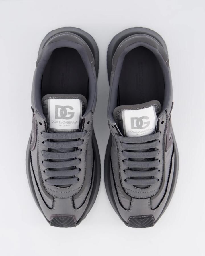 Dolce & Gabbana Sneakers met stedelijke stijl en verfijnde details