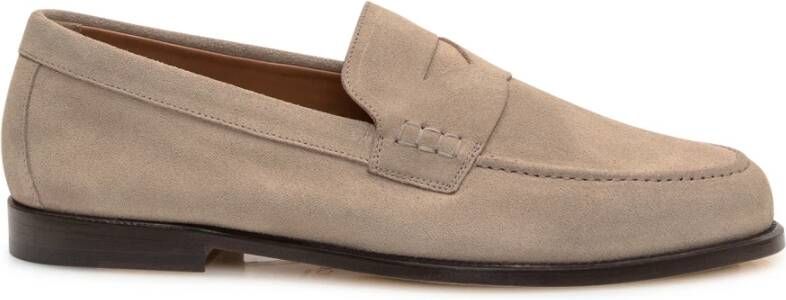 Doucal's Beige Suède Loafers met Rubberen Zool