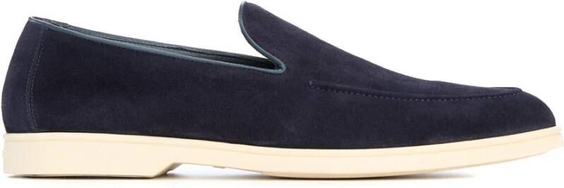 Doucal's Blauwe Platte Schoenen op Witte Achtergrond