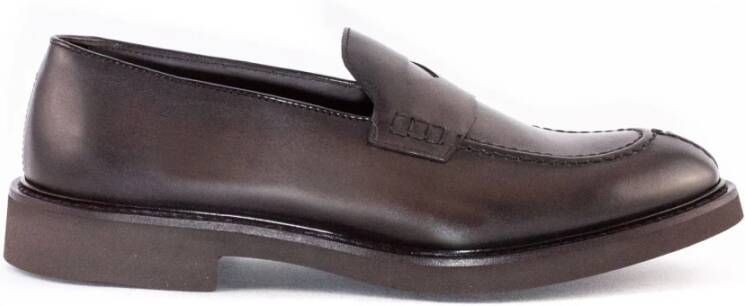 Doucal's Donkerbruine leren loafers met maskerdetail
