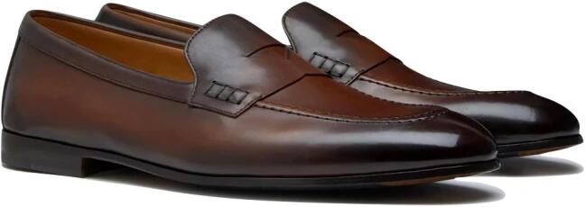 Doucal's Bruine leren penny loafers