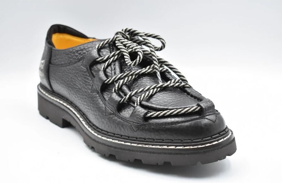 Doucal's Elegante Veterschoenen