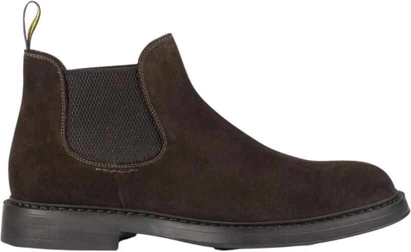 Doucal's Stivaletto in suede