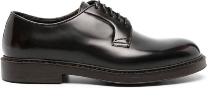Doucal's Zwarte leren veterschoenen met platte zool