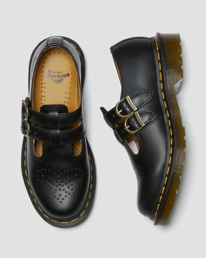 Dr. Martens Stijlvolle platte schoenen met versierde neus Black Dames