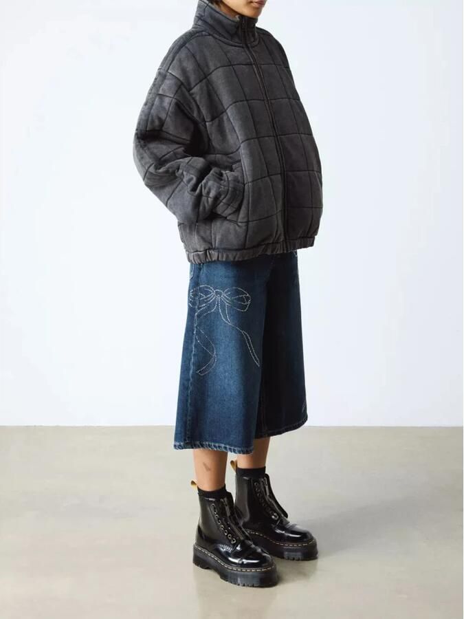 Dr. Martens Vegan Enkellaarzen met Glanzende Afwerking Black Dames - Foto 3