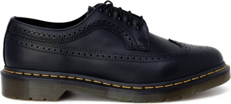 Dr. Martens Klassieke zwarte sneakers met iconische stijl Black