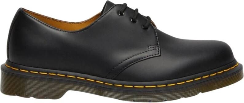 Dr. Martens Klassieke Schoen van Glad Leer