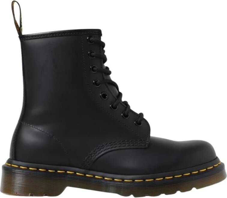 Dr. Martens Klassieke Zwarte Enkellaarzen