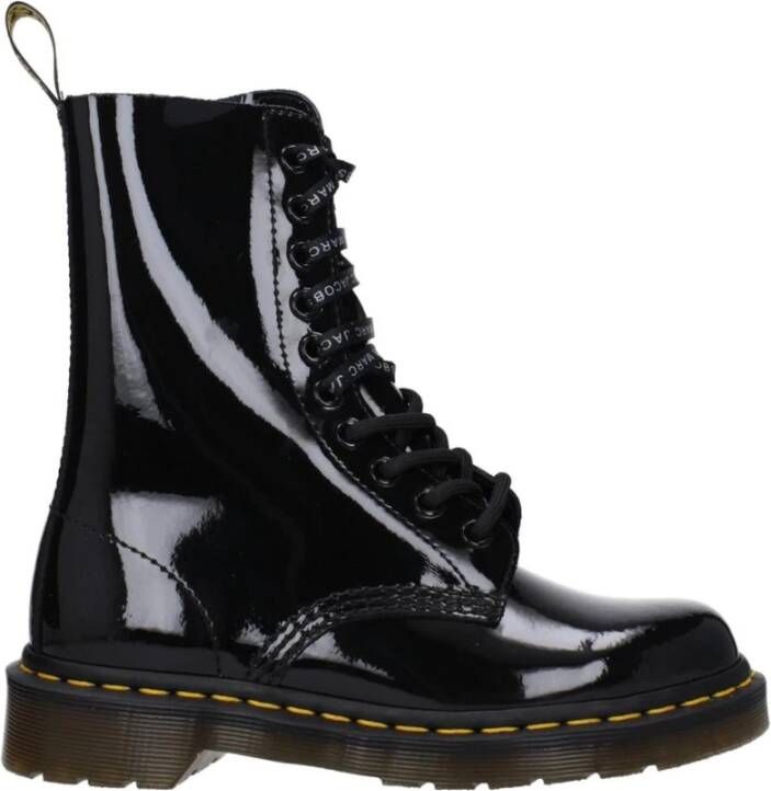 Dr. Martens Lakleren Veterschoenen Enkellaarsjes