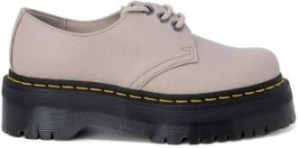 Dr. Martens Ivoor Kleurige Platte Schoenen met Unieke Stijl en Comfort Beige Dames