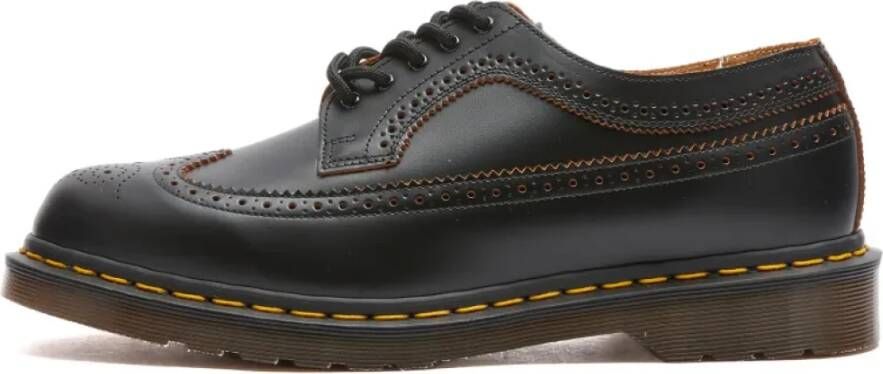 Dr. Martens Klassieke zwarte sneakers met iconische stijl Black