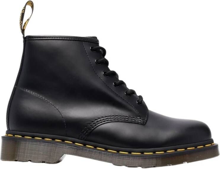 Dr. Martens Zwarte Leren Ronde Neus Laarzen