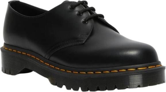 Dr. Martens Zwarte platte schoenen voor vrouwen Black Dames