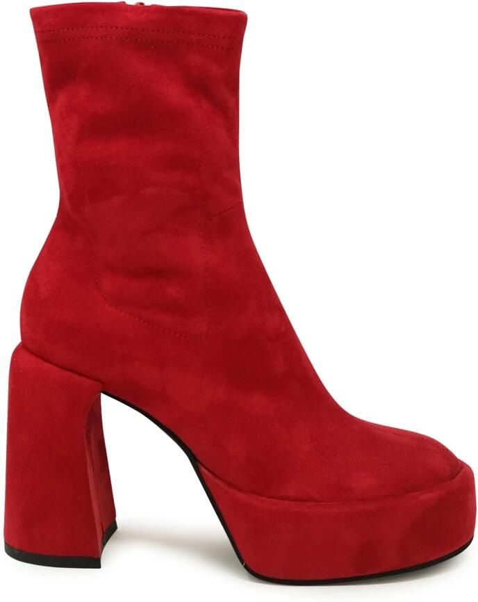 Elena Iachi Zelda Enkellaars