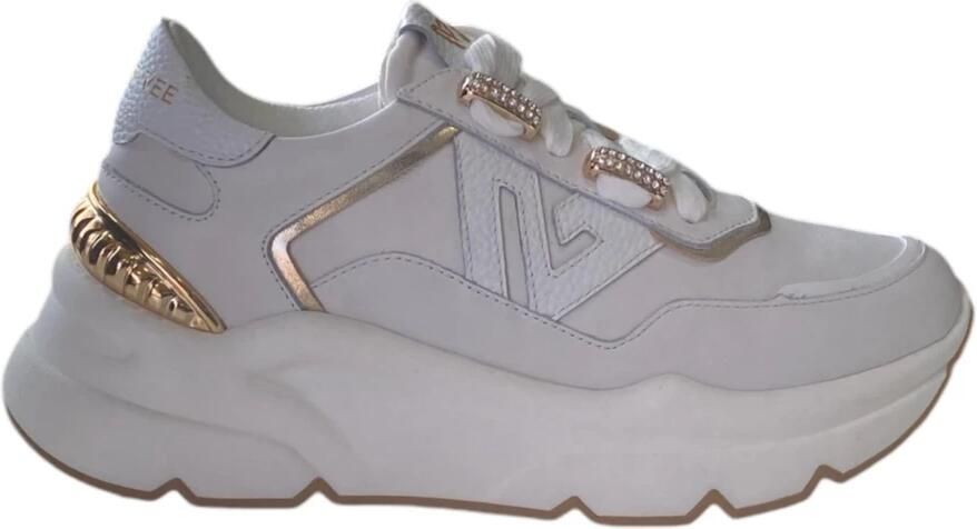 E uelle Vee Low Top Sneakers