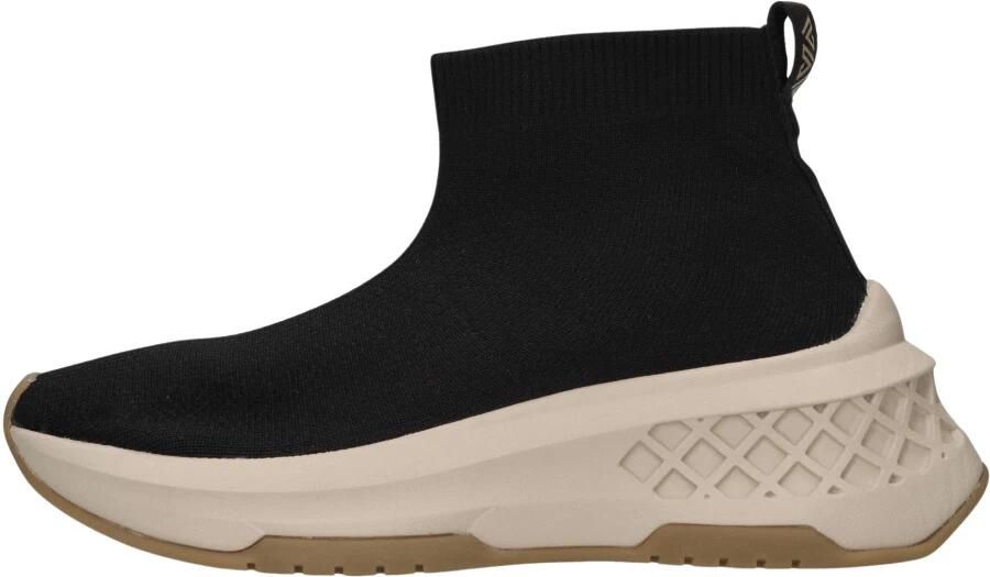 Emanuelle Vee Sneakers