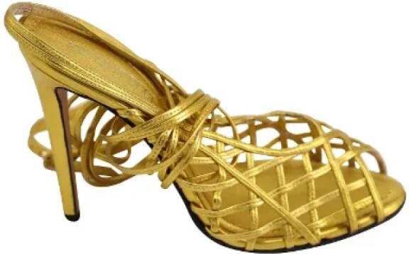 Emilio Pucci Pre-owned Leather sandals Yellow Dames