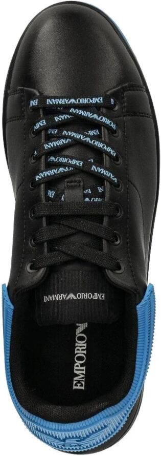 Emporio Armani Zwarte leren sneaker met hemelsblauwe retrostijl Black Heren