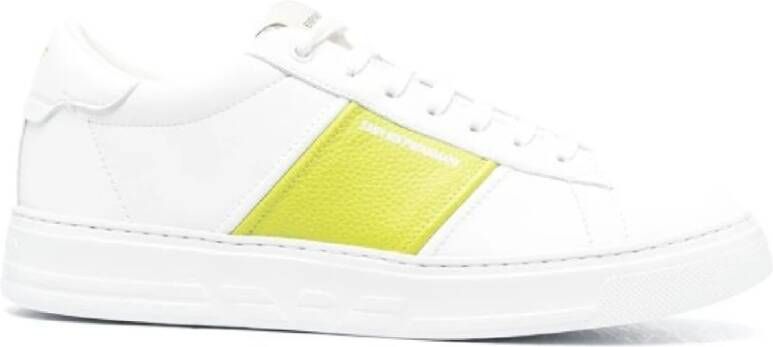 Emporio Armani Witte leren sneakers met limoengroene contrasterende inzetstukken en logo-opschrift White Heren