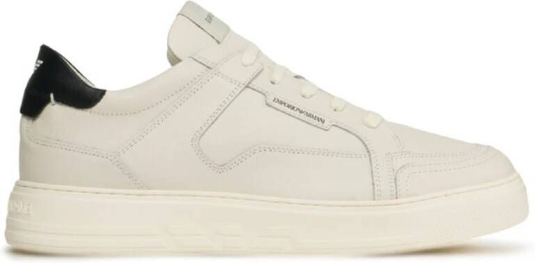 Emporio Armani Basic Sneakers Hoogwaardig leer stijlvol en comfortabel Beige Heren