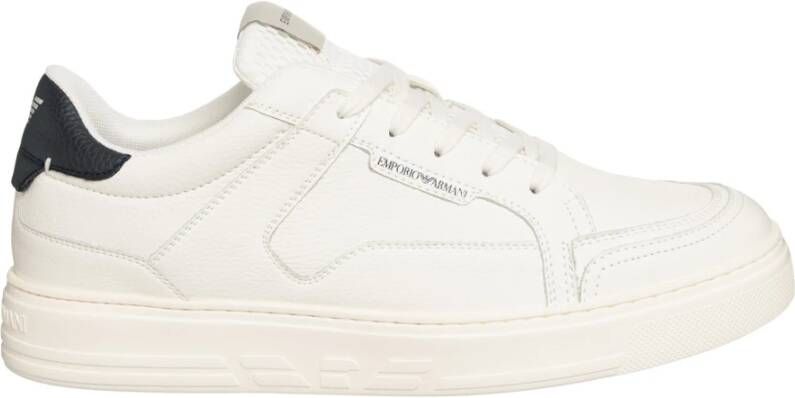 Emporio Armani Basic Sneakers Hoogwaardig leer stijlvol en comfortabel Beige Heren