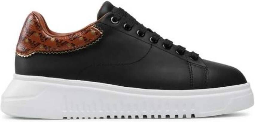 Emporio Armani Trendy Leren Sneakers voor Dames Black Dames