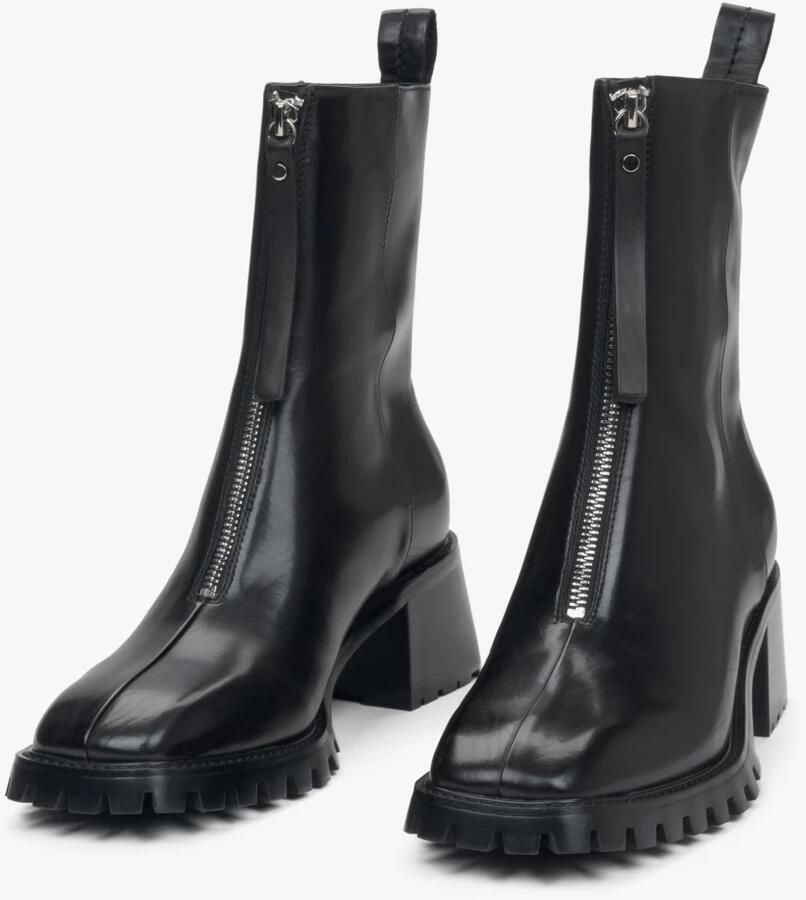 Estro Zwarte enkellaarsjes met lage hak